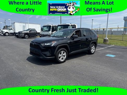 Used 2021 Toyota RAV4 LE AWD/4WD image 1