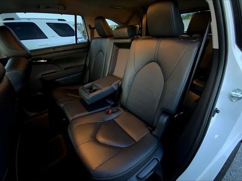 Used 2026 Toyota Highlander XLE image 20