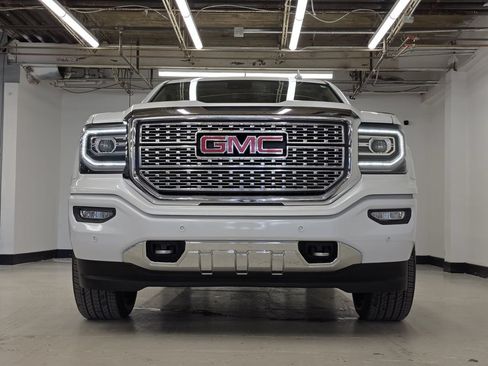 Used 2018 GMC Sierra 1500 Denali w/ Denali Ultimate Package AWD/4WD image 3