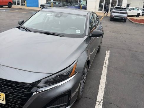 Used 2025 Nissan Altima 2.5 SV image 2