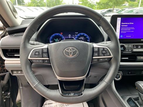Used 2024 Toyota Grand Highlander AWD image 13