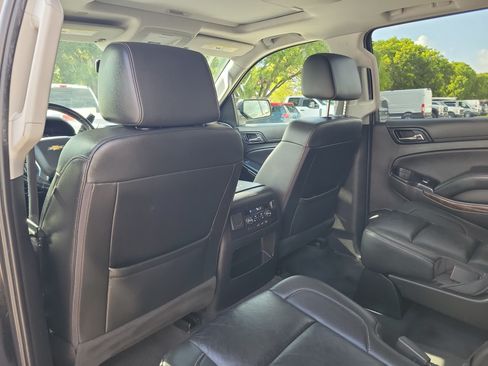 Used 2020 Chevrolet Suburban LT AWD/4WD image 17