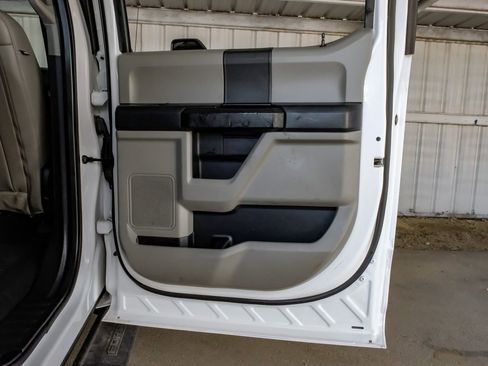 Used 2021 Ford F550 4x4 Crew Cab Super Duty w/ Power Equipment Group image 45