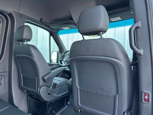 Used 2024 Mercedes-Benz Sprinter 2500 image 33