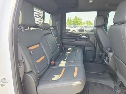 Used 2024 GMC Sierra 2500 AT4 w/ AT4 Premium Plus Package AWD/4WD image 15