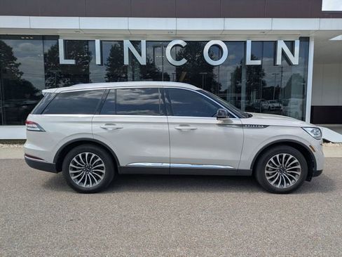 Used 2023 Lincoln Aviator Reserve w/ Equipment Group 201A image 9