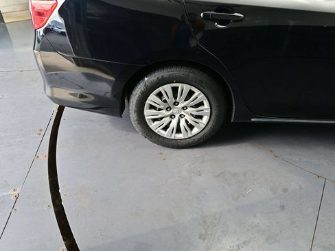 Used 2014 Toyota Camry LE FWD image 17