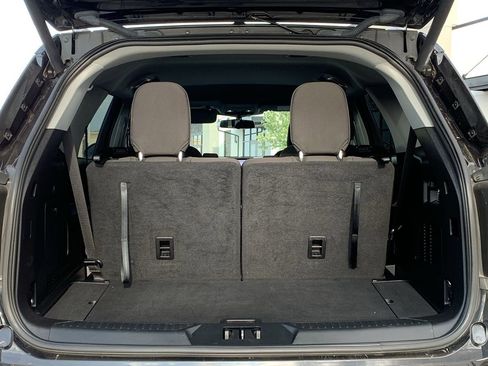 Used 2020 Ford Explorer XLT image 11