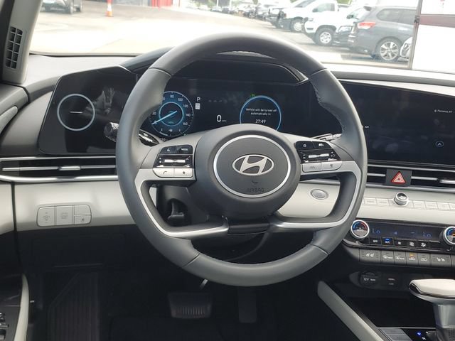 Certified 2025 Hyundai Elantra Limited FWD image 11