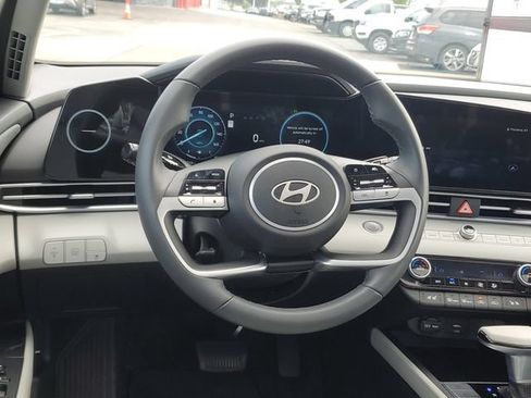 Certified 2025 Hyundai Elantra Limited FWD image 11