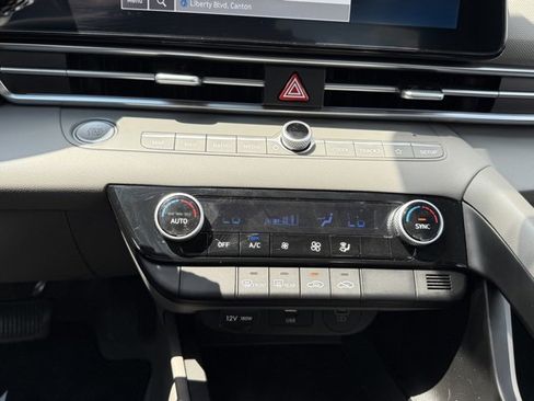 Used 2024 Hyundai Elantra SEL image 20