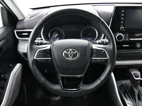 Used 2020 Toyota Highlander XLE image 9