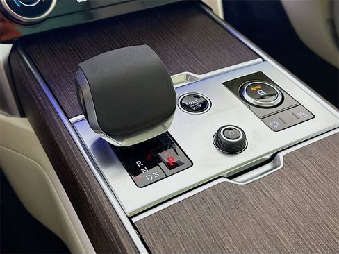 Used 2023 Land Rover Range Rover SE image 18