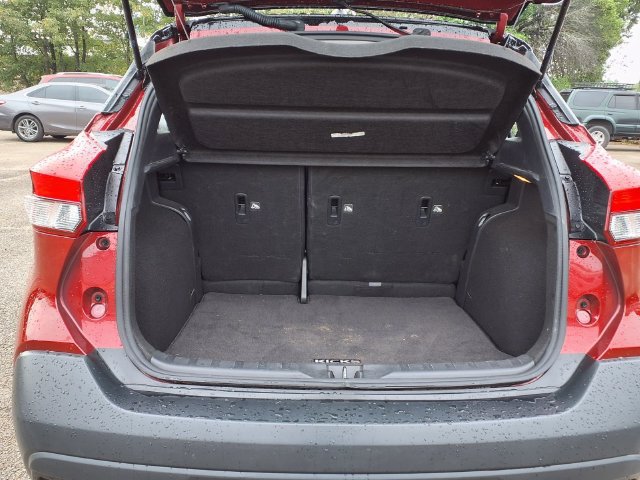 Used 2019 Nissan Kicks SV FWD image 7