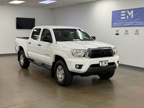 Used 2015 Toyota Tacoma PreRunner w/ SR5 Package RWD image 2