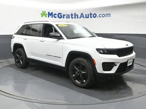 Used 2023 Jeep Grand Cherokee Altitude AWD/4WD image 2