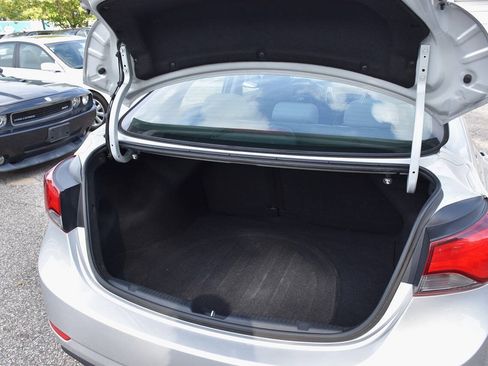Used 2015 Hyundai Elantra SE w/ Option Group 02 FWD image 16