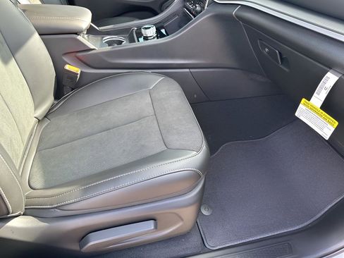 New 2025 Jeep Grand Cherokee Altitude image 15