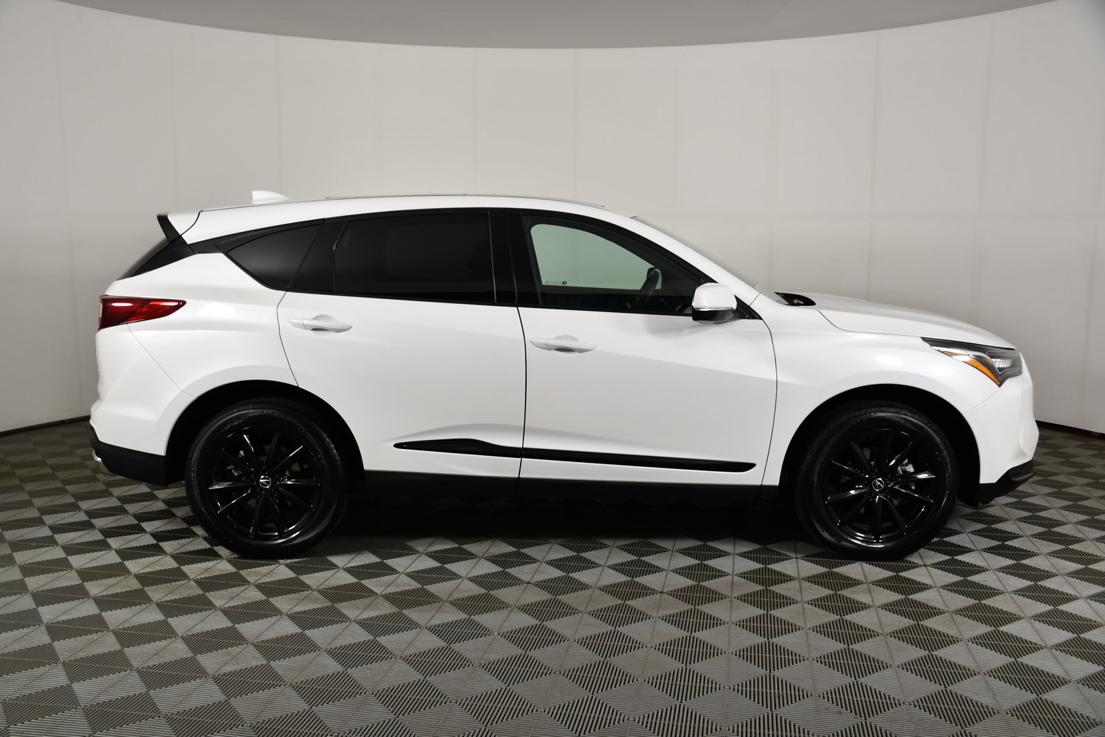 Used 2025 Acura RDX SH-AWD image 5