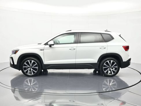 Used 2024 Volkswagen Taos SE FWD image 8