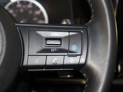 Used 2025 Nissan Pathfinder SV image 22