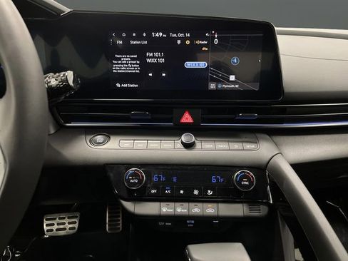 Used 2025 Hyundai Elantra SEL image 7