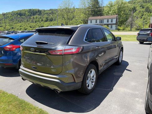 Used 2019 Ford Edge SEL w/ Equipment Group 201A AWD/4WD image 2