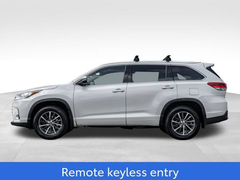 Used 2017 Toyota Highlander XLE AWD/4WD image 4
