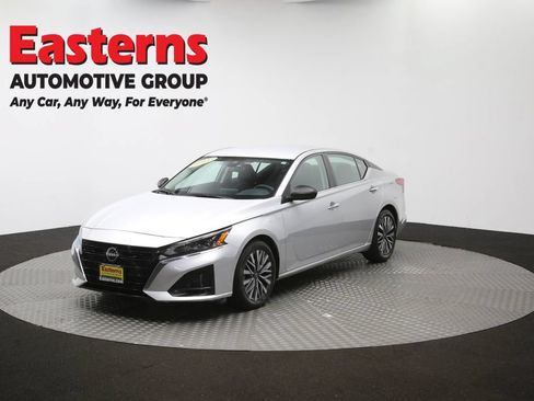 Used 2024 Nissan Altima 2.5 SV FWD image 55
