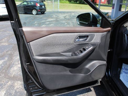 Used 2021 Nissan Rogue SV AWD/4WD image 16