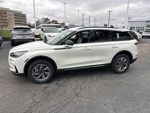 New 2026 Lincoln Corsair Premiere image 4