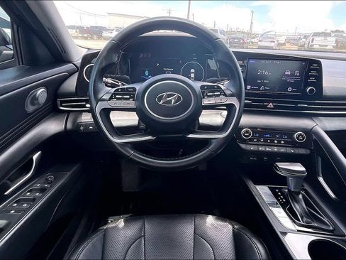 Used 2022 Hyundai Elantra SEL w/ Convenience + Premium Package FWD image 8