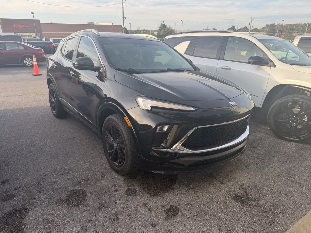 Used 2025 Buick Encore GX Sport Touring FWD image 2