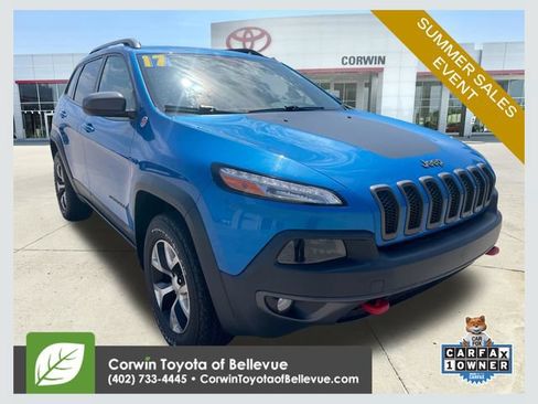 Used 2017 Jeep Cherokee Trailhawk AWD/4WD image 1