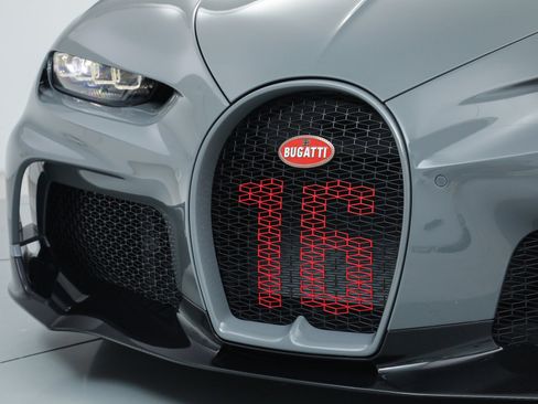 Used 2024 Bugatti Chiron Super Sport image 32