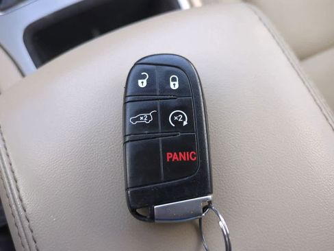 Used 2022 Jeep Grand Cherokee Limited image 29