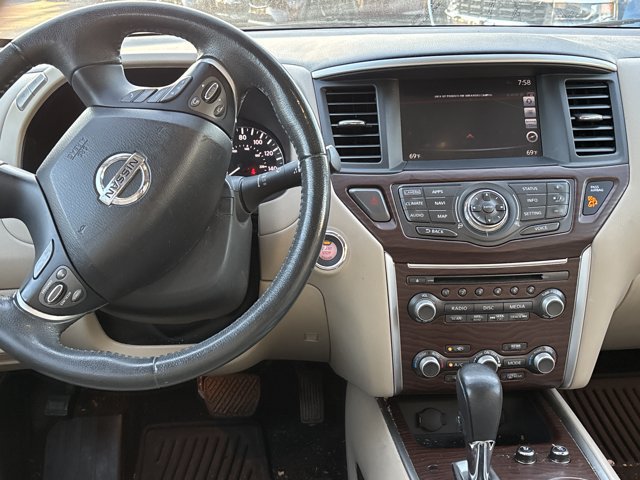 Used 2017 Nissan Pathfinder Platinum AWD/4WD image 8