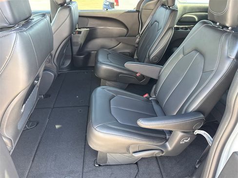 New 2025 Chrysler Voyager LX image 20