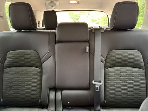 Used 2025 Nissan Pathfinder SV FWD image 41
