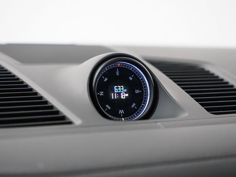 Certified 2023 Porsche Cayenne Platinum Edition image 27