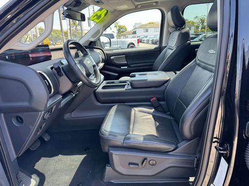 Used 2025 Ford Expedition Platinum image 21