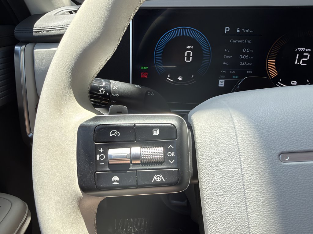 Used 2025 Hyundai Santa Fe SEL FWD image 27