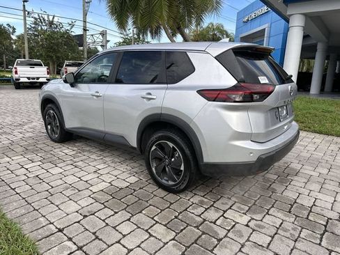 Used 2024 Nissan Rogue SV FWD image 34