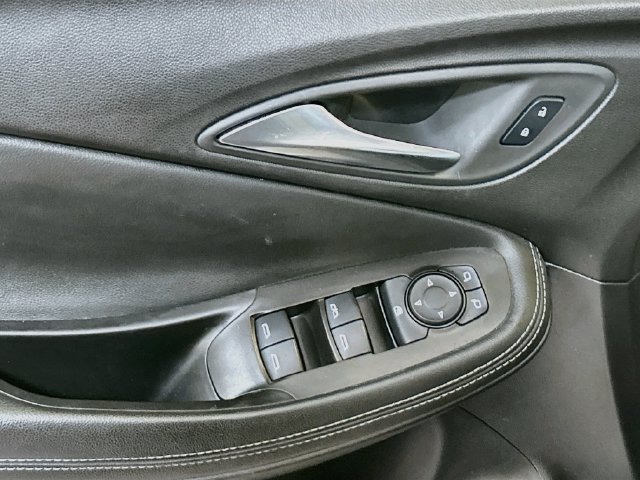 Used 2025 Buick Encore GX Preferred FWD image 17
