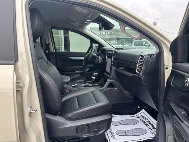 Used 2025 Ford Ranger Lariat w/ Black Appearance Package RWD image 8