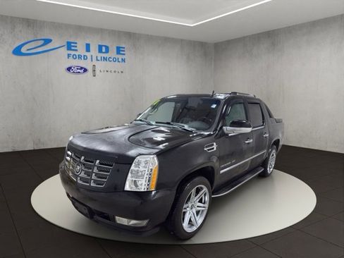 Used 2011 Cadillac Escalade EXT Luxury image 2