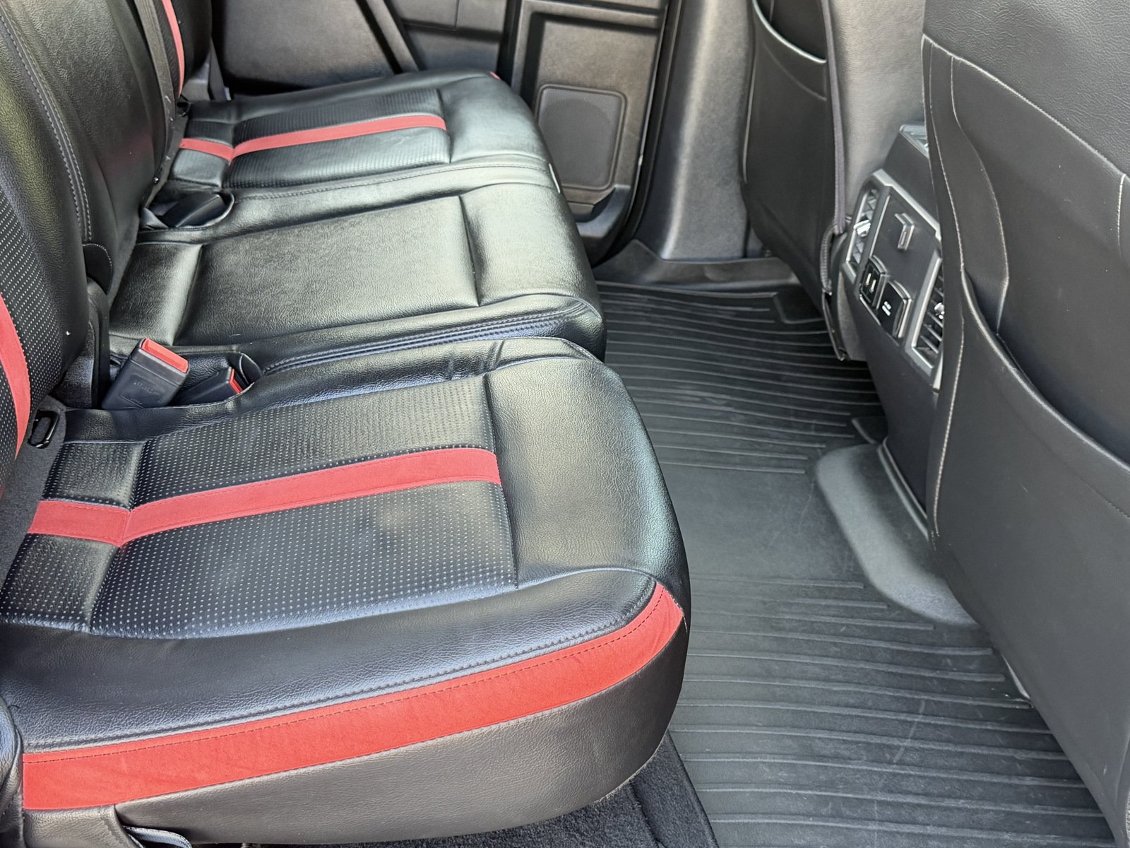 Used 2019 Ford F150 XLT w/ Equipment Group 302A Luxury AWD/4WD image 33