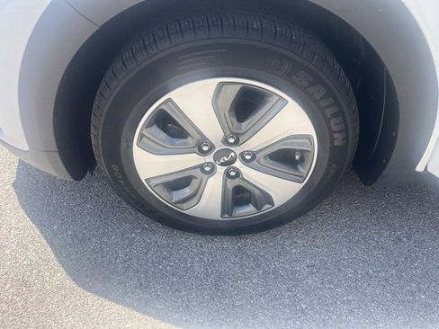 Used 2022 Kia Niro LX image 13