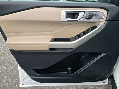 Used 2021 Ford Explorer Limited w/ Equipment Group 301A image 8