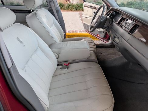 Used 1998 Lincoln Town Car Executive image 21